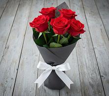 Букет 5 Красных роз Эдлесс Лав в Бурибай