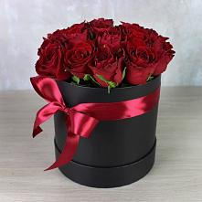Цветочная композиция из Розы в шляпной коробке в Бурибай