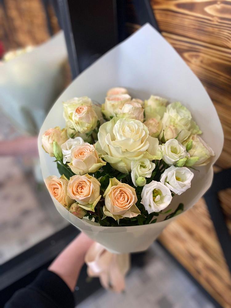 Букет цветов из: Розы и Лизиантусы в Бурибай